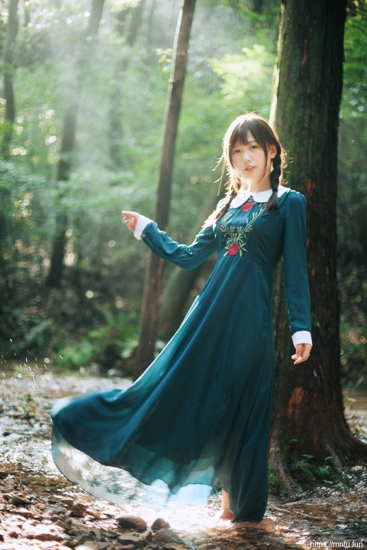 复古清纯少女养眼艺术照