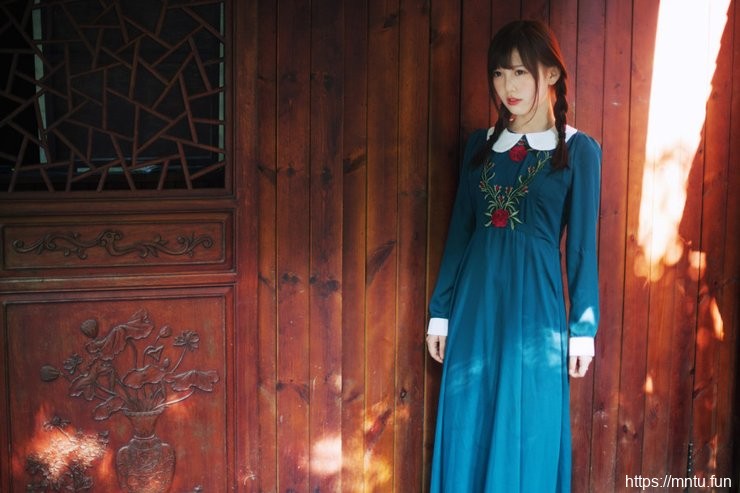 复古清纯少女养眼艺术照