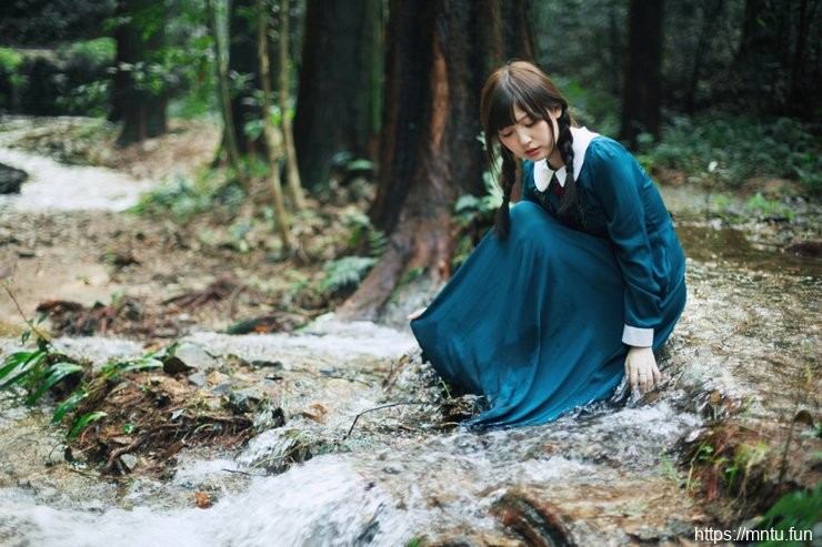 复古清纯少女养眼艺术照