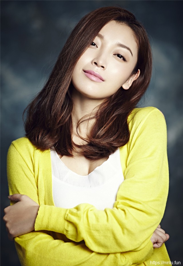 内地女演员高晓菲时尚清纯写真