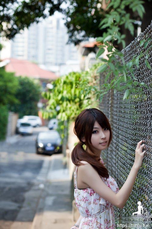 小清新美女街拍养眼迷人盛夏气息