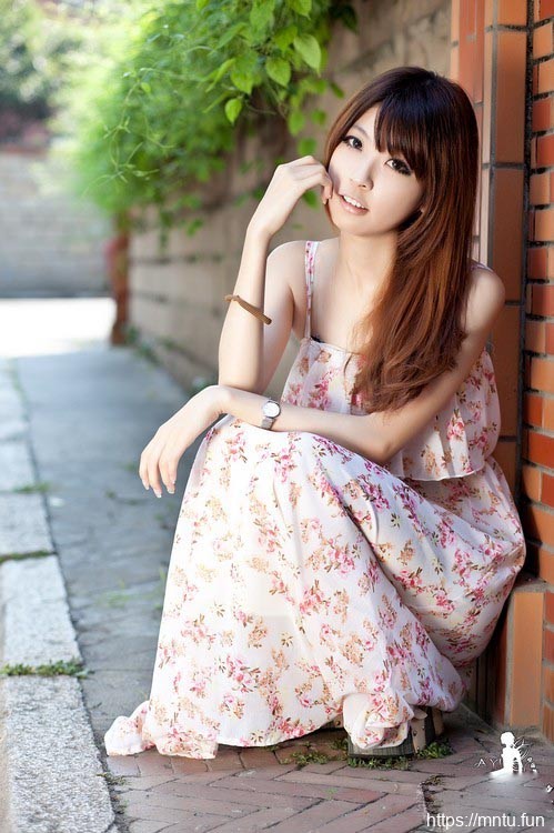 小清新美女街拍养眼迷人盛夏气息