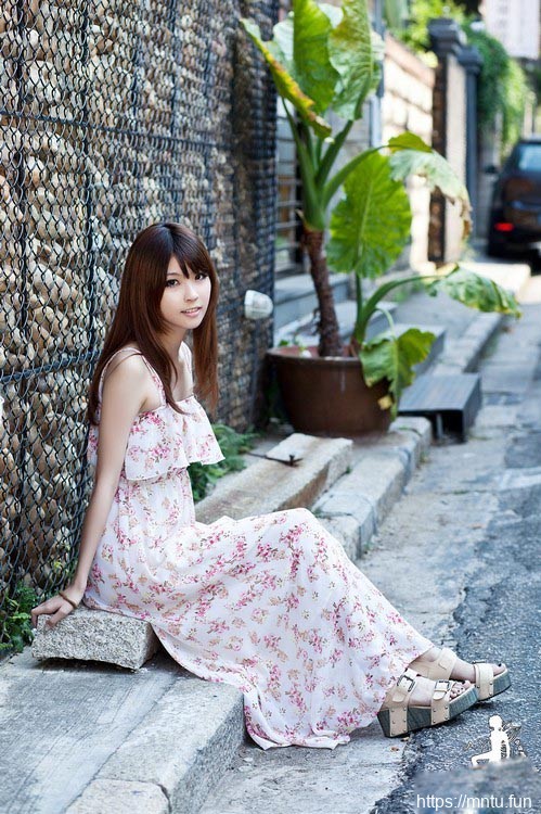 小清新美女街拍养眼迷人盛夏气息