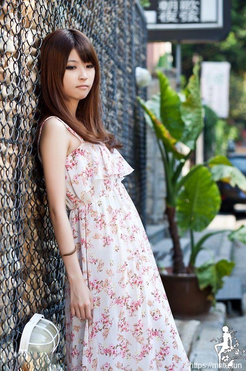 小清新美女街拍养眼迷人盛夏气息