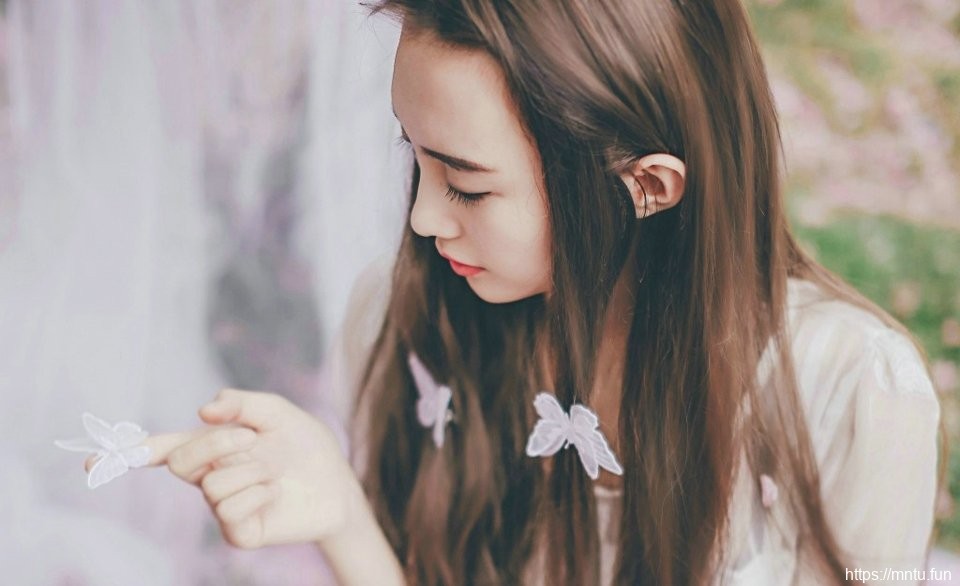 长发美女诱惑清纯养眼艺术写真