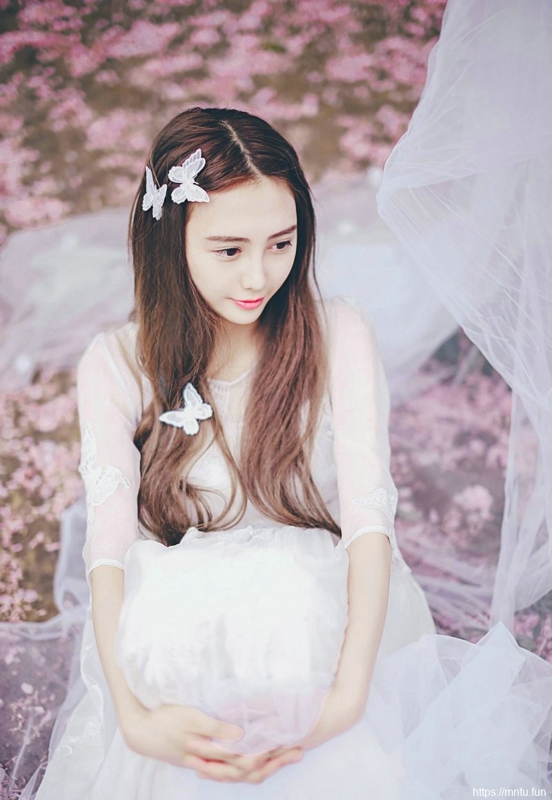 长发美女诱惑清纯养眼艺术写真