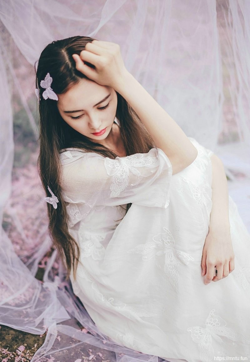 长发美女诱惑清纯养眼艺术写真