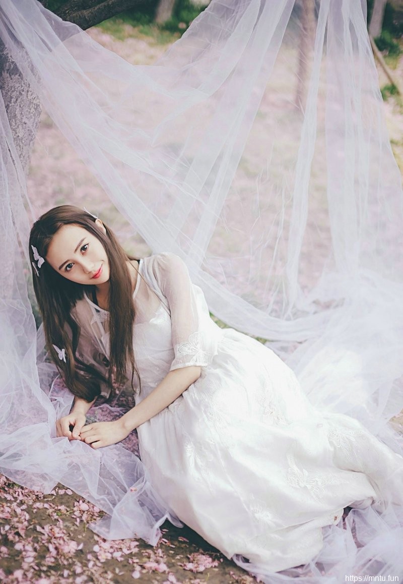 长发美女诱惑清纯养眼艺术写真