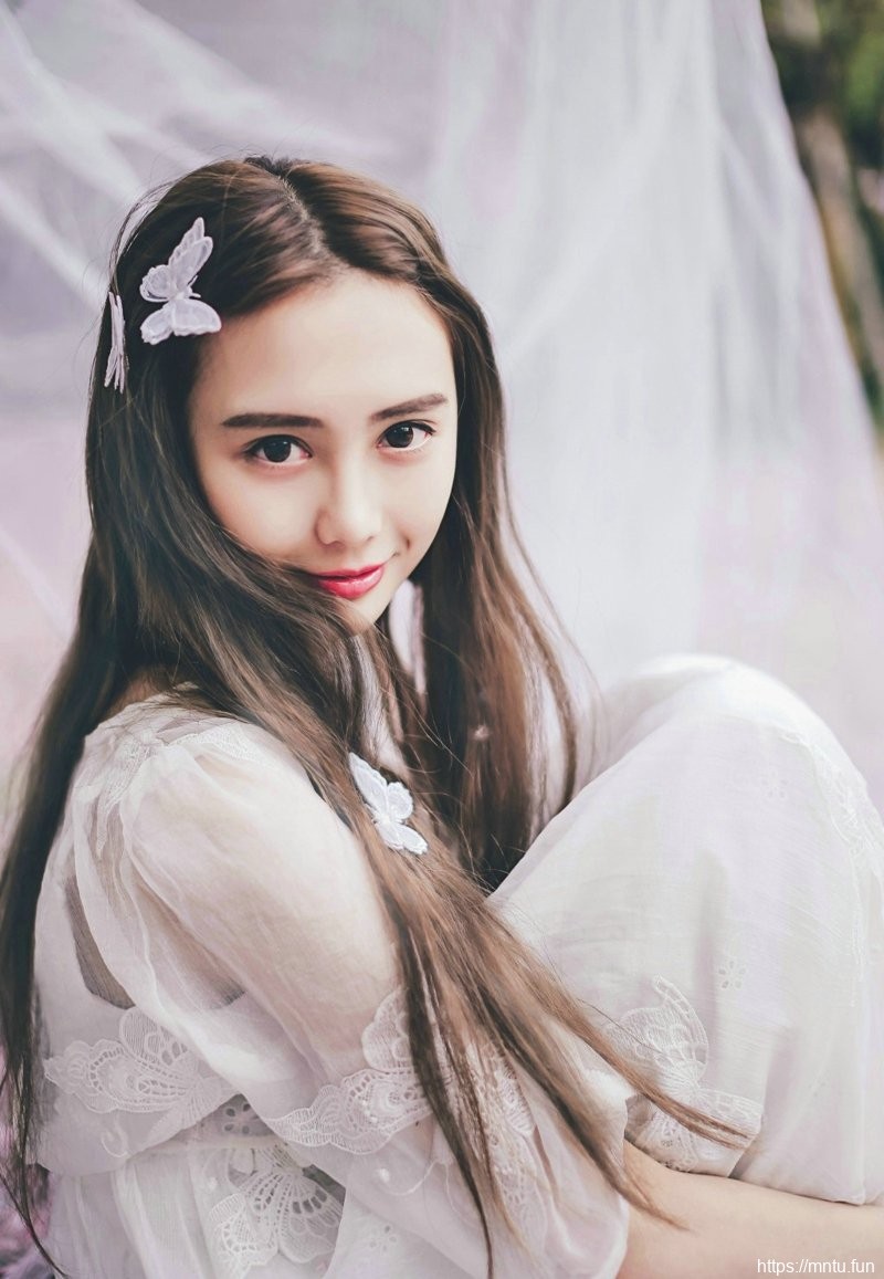 长发美女诱惑清纯养眼艺术写真