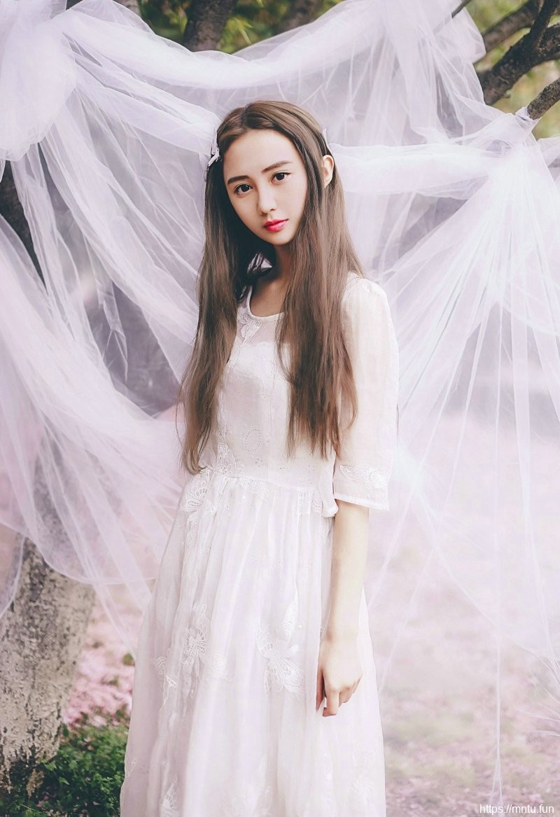 长发美女诱惑清纯养眼艺术写真