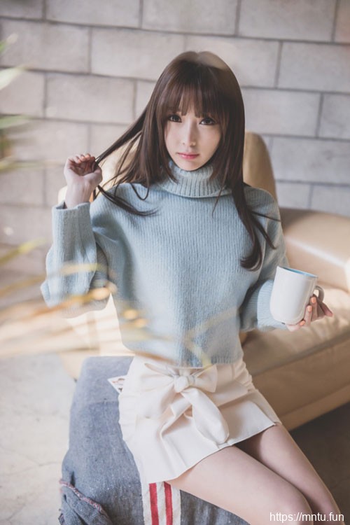 中长发清纯美女气质楚楚动人