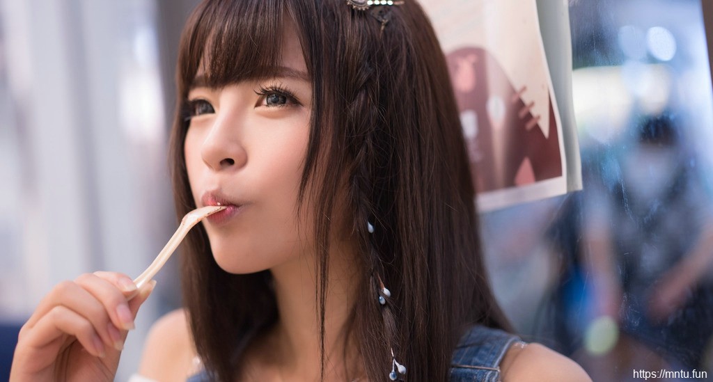 清纯邻家美女木木书店里的惊艳相遇