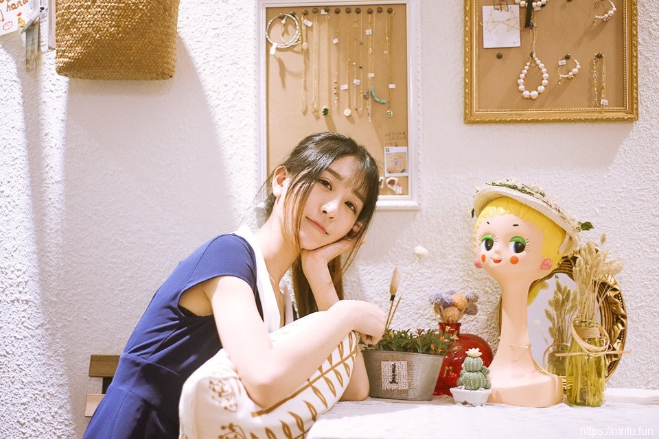 气质清纯妹子舒适慵懒生活照