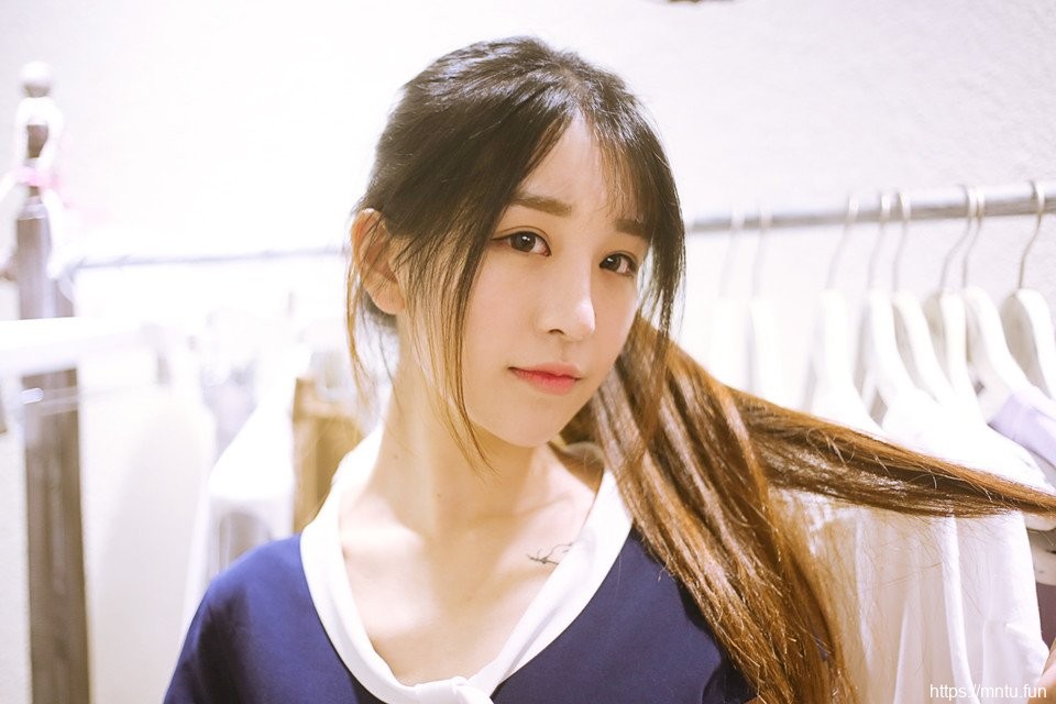 气质清纯妹子舒适慵懒生活照