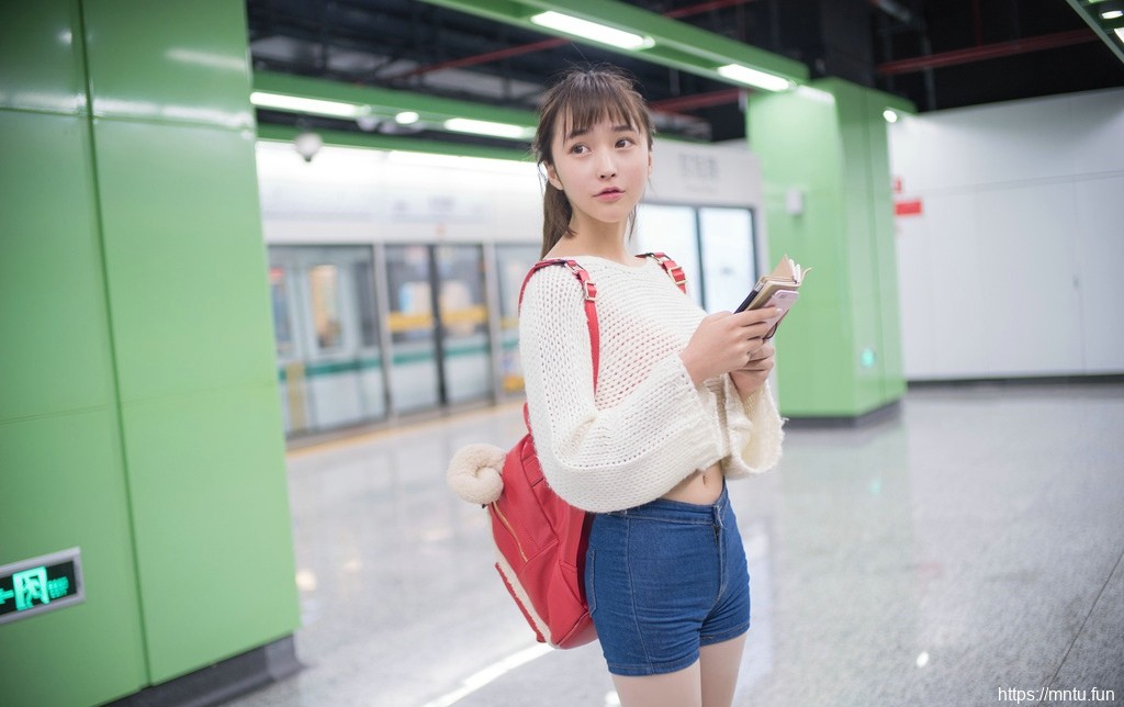 清纯热裤少女Rayshen楚楚白皙诱人写真