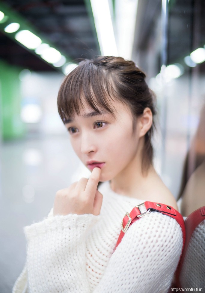 清纯热裤少女Rayshen楚楚白皙诱人写真