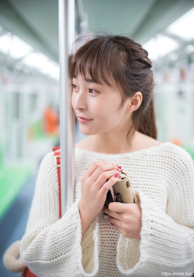 清纯热裤少女Rayshen楚楚白皙诱人写真