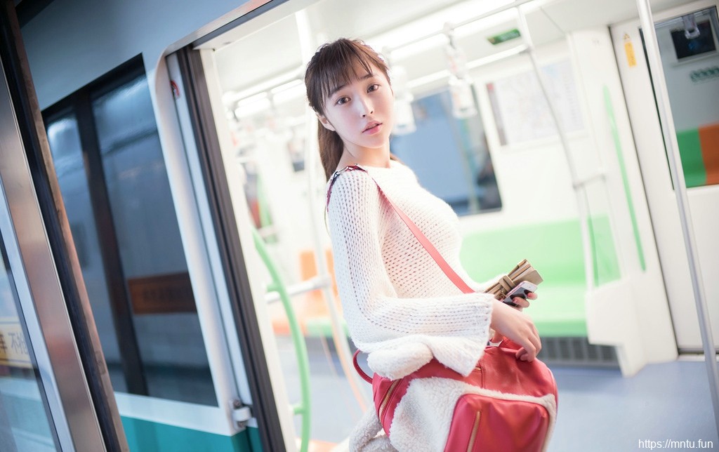 清纯热裤少女Rayshen楚楚白皙诱人写真