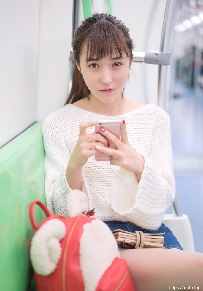 清纯热裤少女Rayshen楚楚白皙诱人写真