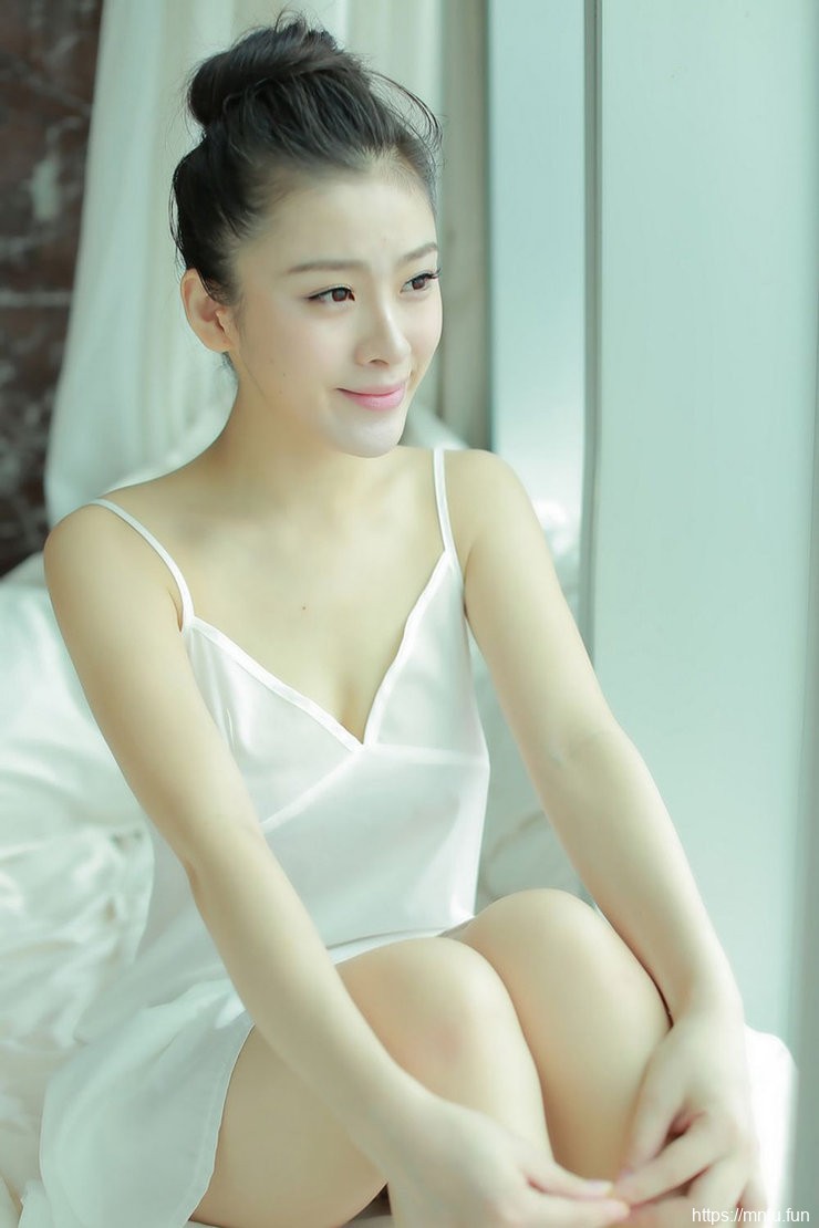 乖巧可爱邻家妹子养眼清纯私房照