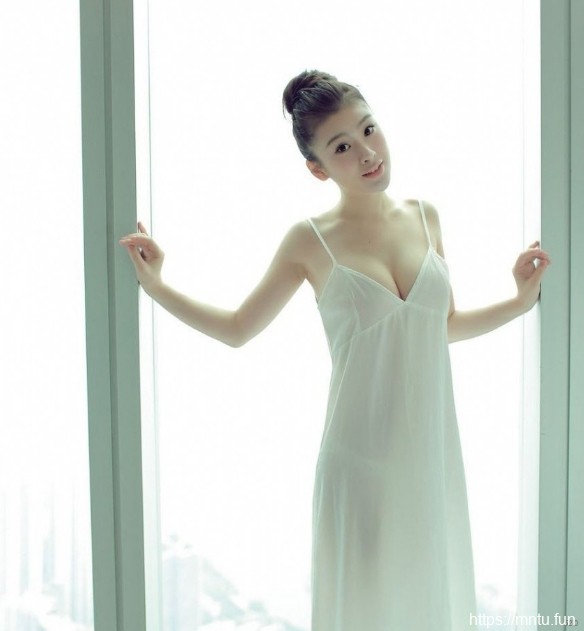 乖巧可爱邻家妹子养眼清纯私房照