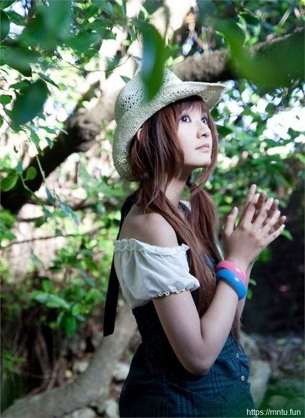 户外美女清纯写真生活照图片