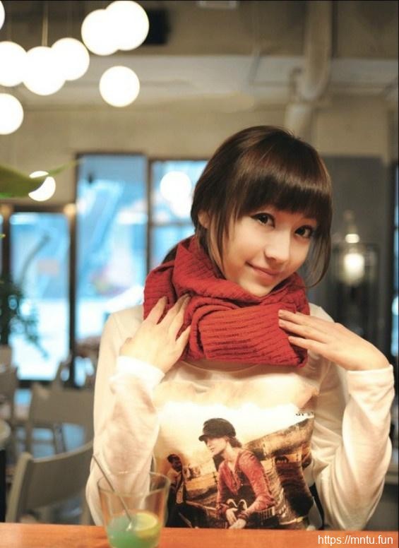 台湾清纯妹子初秋温暖写真生活照