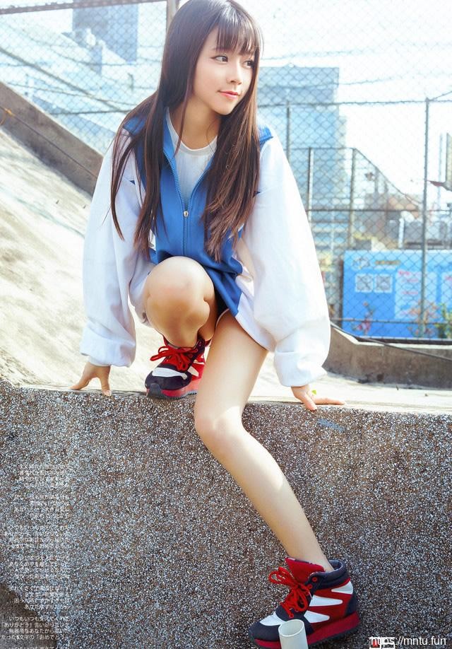 清纯美腿美女天台运动场活力写真