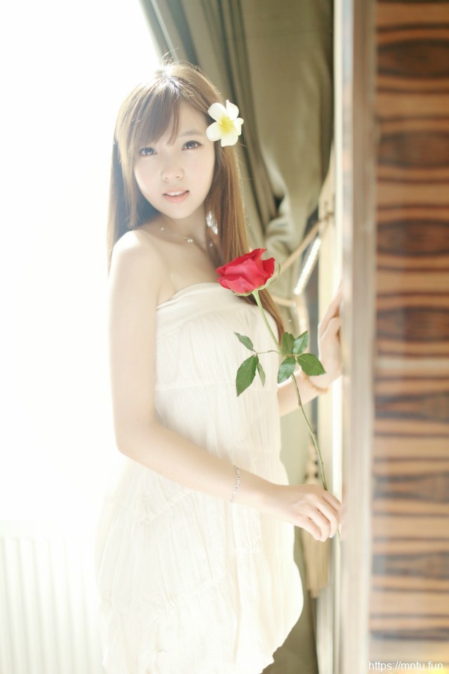 可爱少女清纯生活照肌肤水嫩诱人