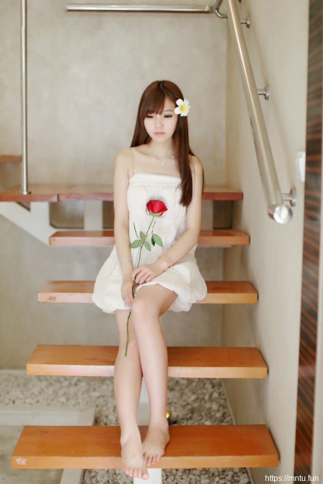 可爱少女清纯生活照肌肤水嫩诱人