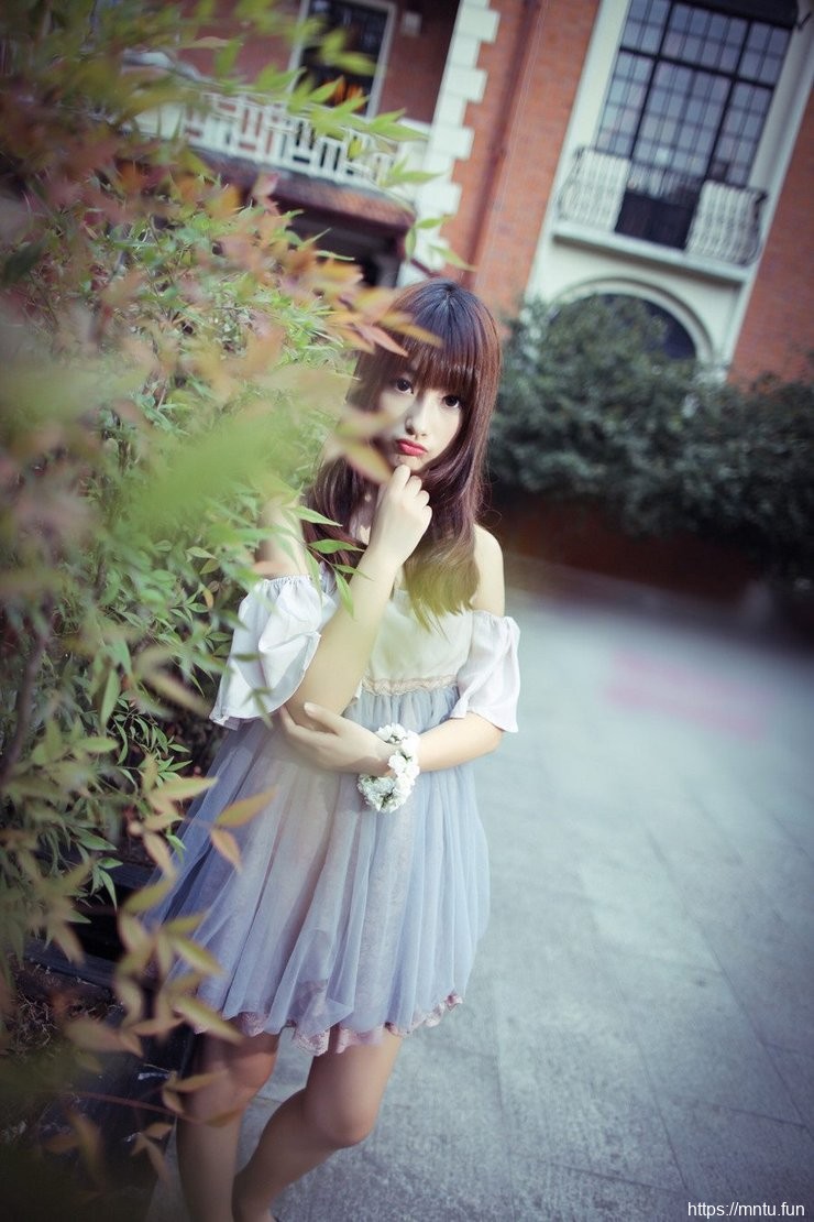 长发校花美女清纯大眼睛楚楚动人