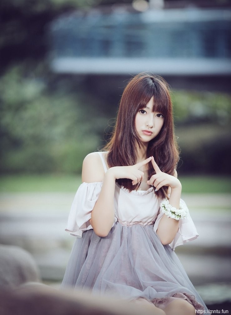 长发校花美女清纯大眼睛楚楚动人