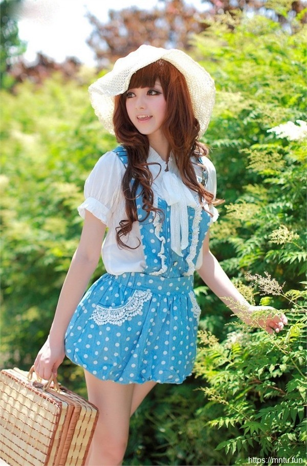 混血美女芭比粉嫩蛋糕裙清纯可爱