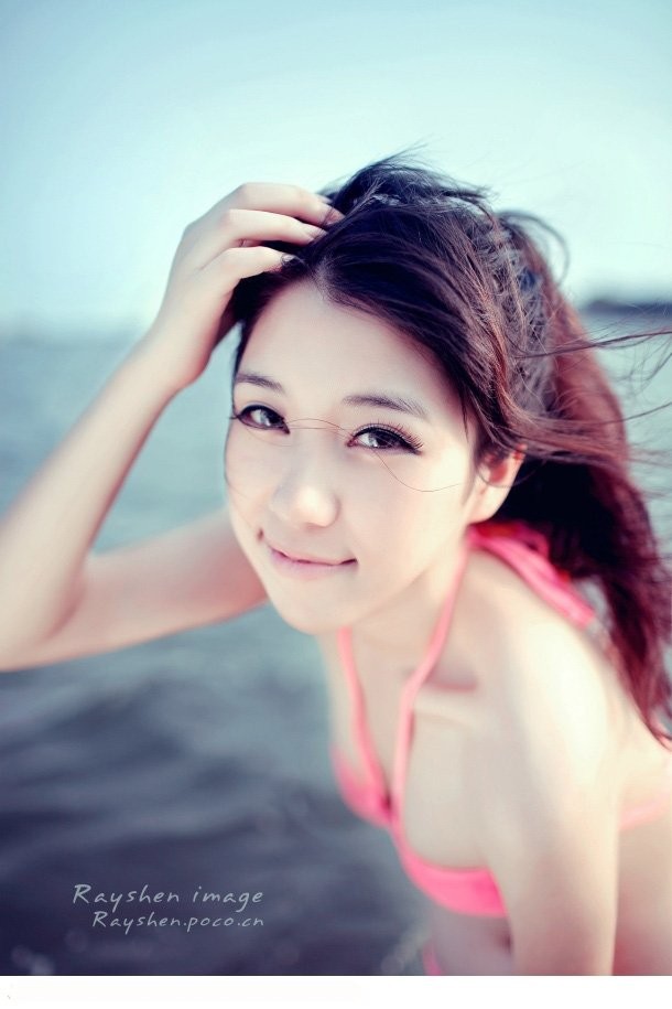 泳装清纯少女夏日海边养眼可爱写真