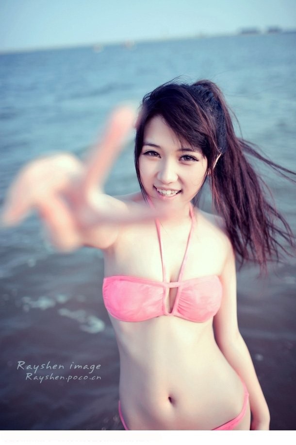 泳装清纯少女夏日海边养眼可爱写真