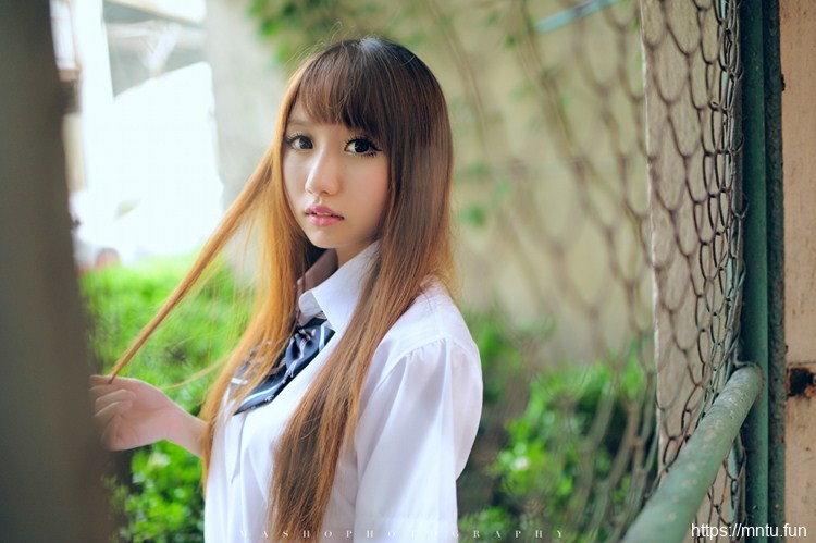 长发美女校花学生制服清纯可人