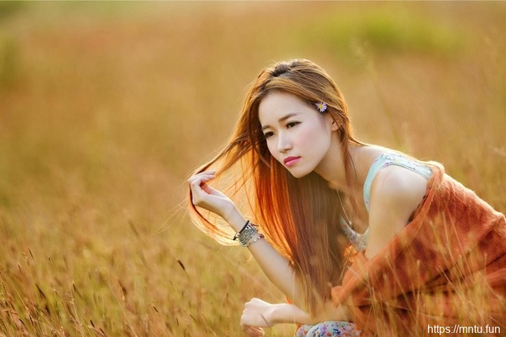 清纯气质长发美女养眼写真