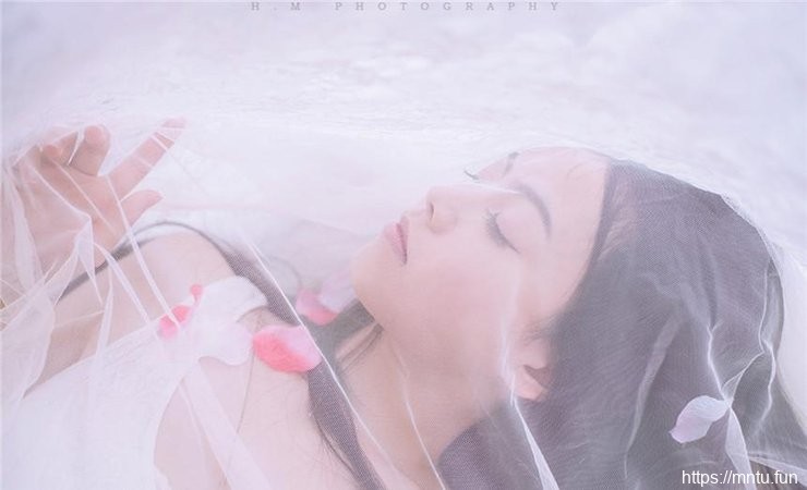 90后清纯美女写真白色梦幻气质唯美