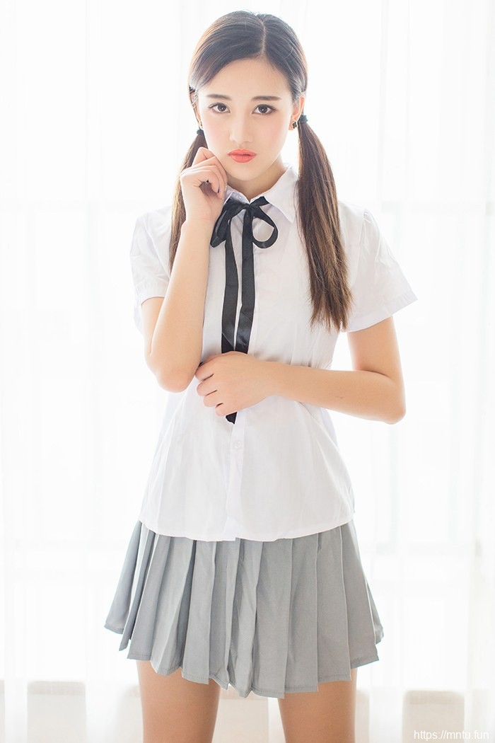 黑丝美美的少女娜娜办公室OL女神范十足