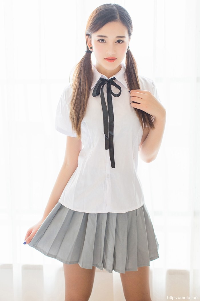 黑丝美美的少女娜娜办公室OL女神范十足