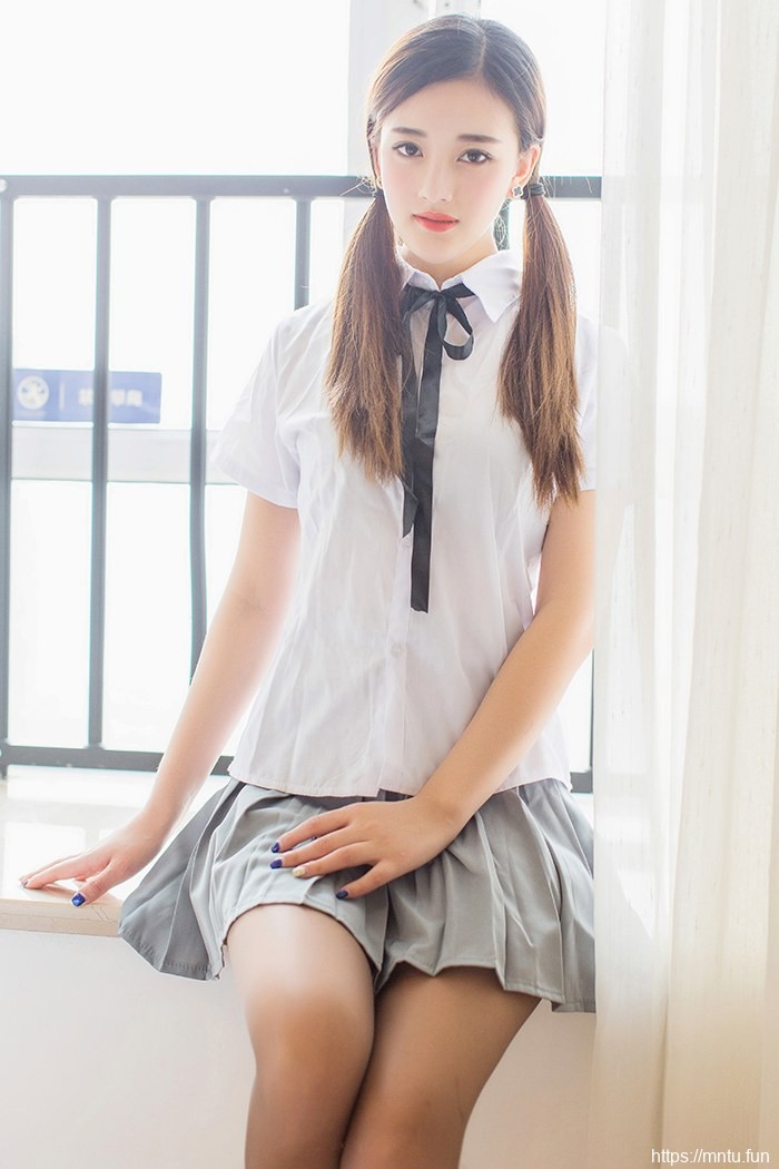 黑丝美美的少女娜娜办公室OL女神范十足