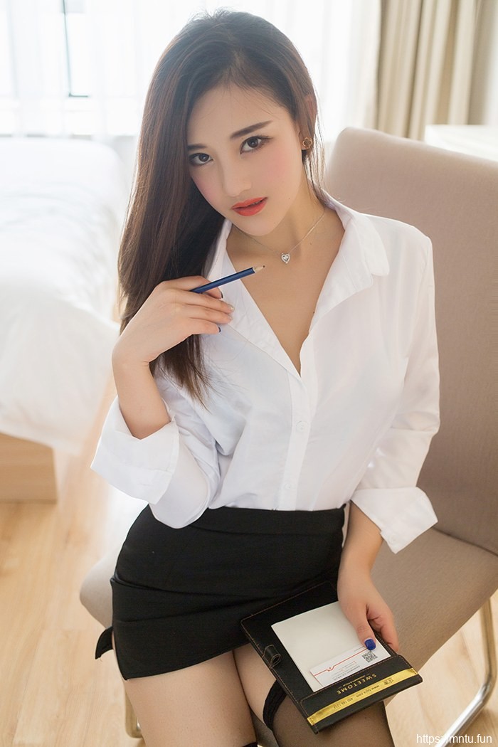 黑丝美美的少女娜娜办公室OL女神范十足