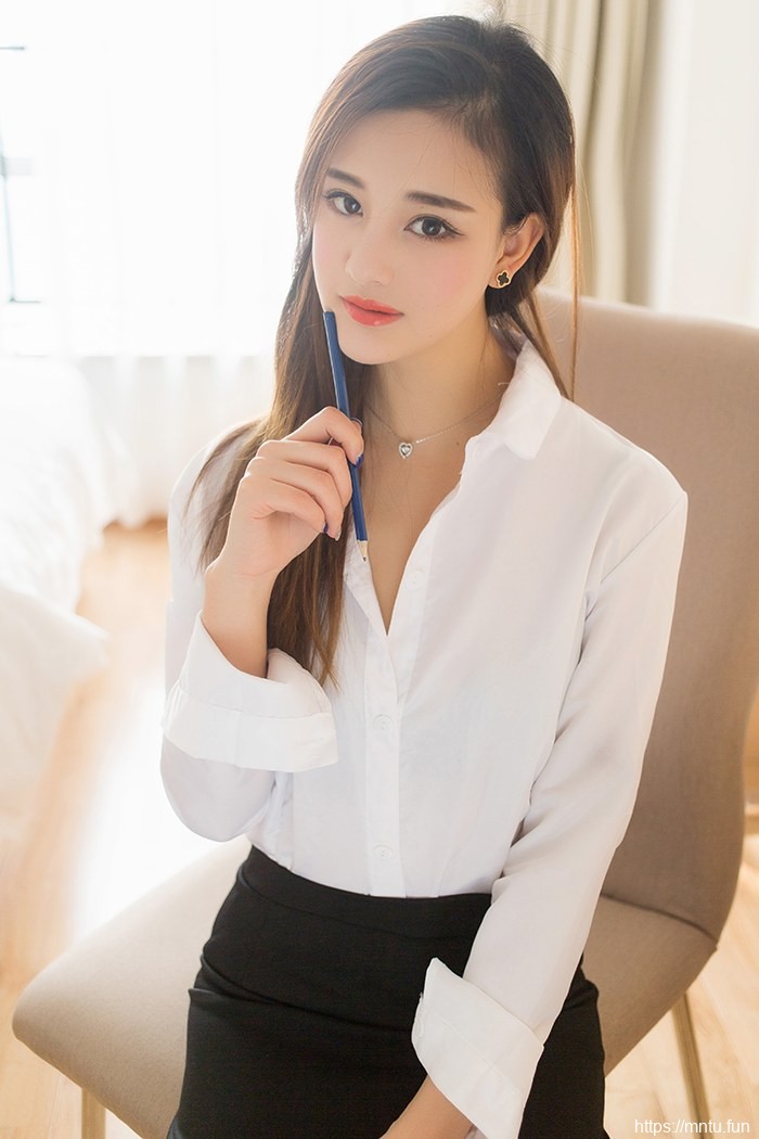 黑丝美美的少女娜娜办公室OL女神范十足