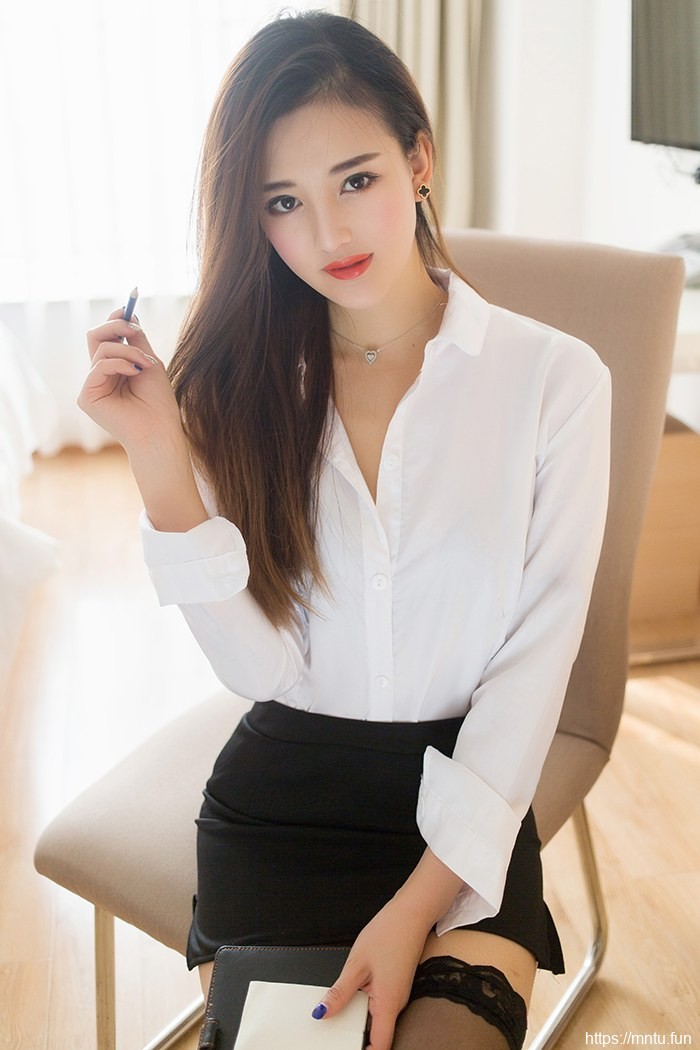 黑丝美美的少女娜娜办公室OL女神范十足