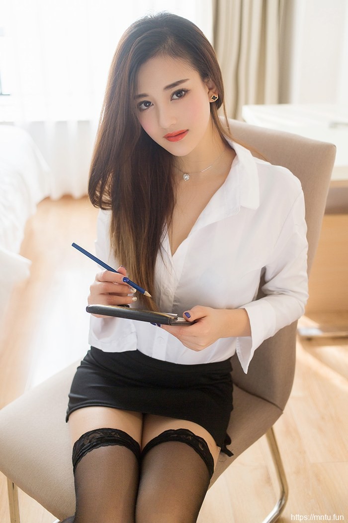 黑丝美美的少女娜娜办公室OL女神范十足