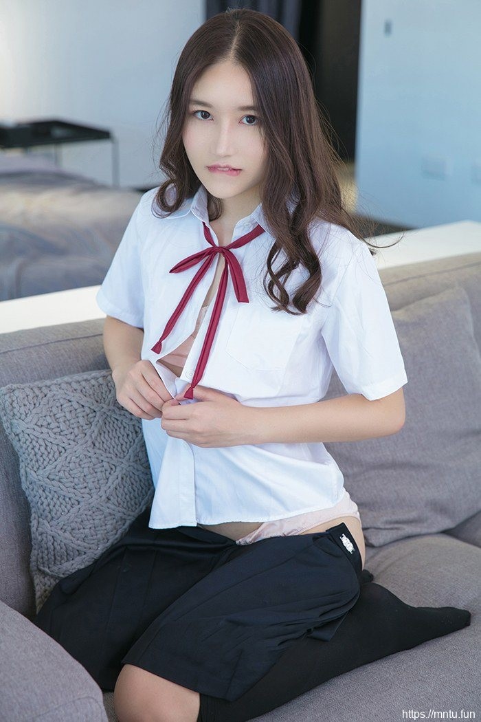 少女的青春异动清纯妹子魏扭扭学生制服妙不可言