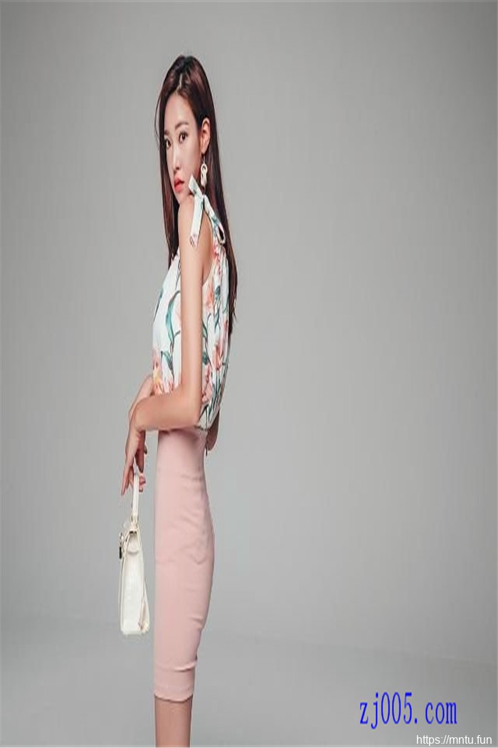 人像摄影：通过小姐姐甜甜的笑容展现出小姐姐的美丽动人