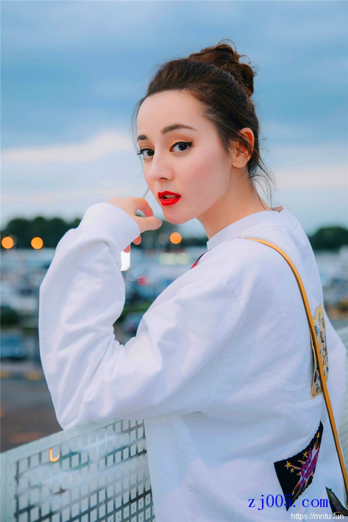 迪丽热巴人体艺术展示大全图片