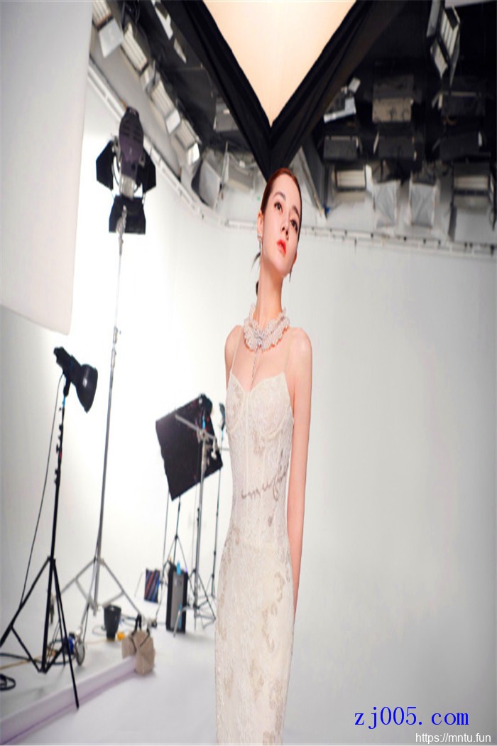 迪丽热巴人体艺术展示大全图片