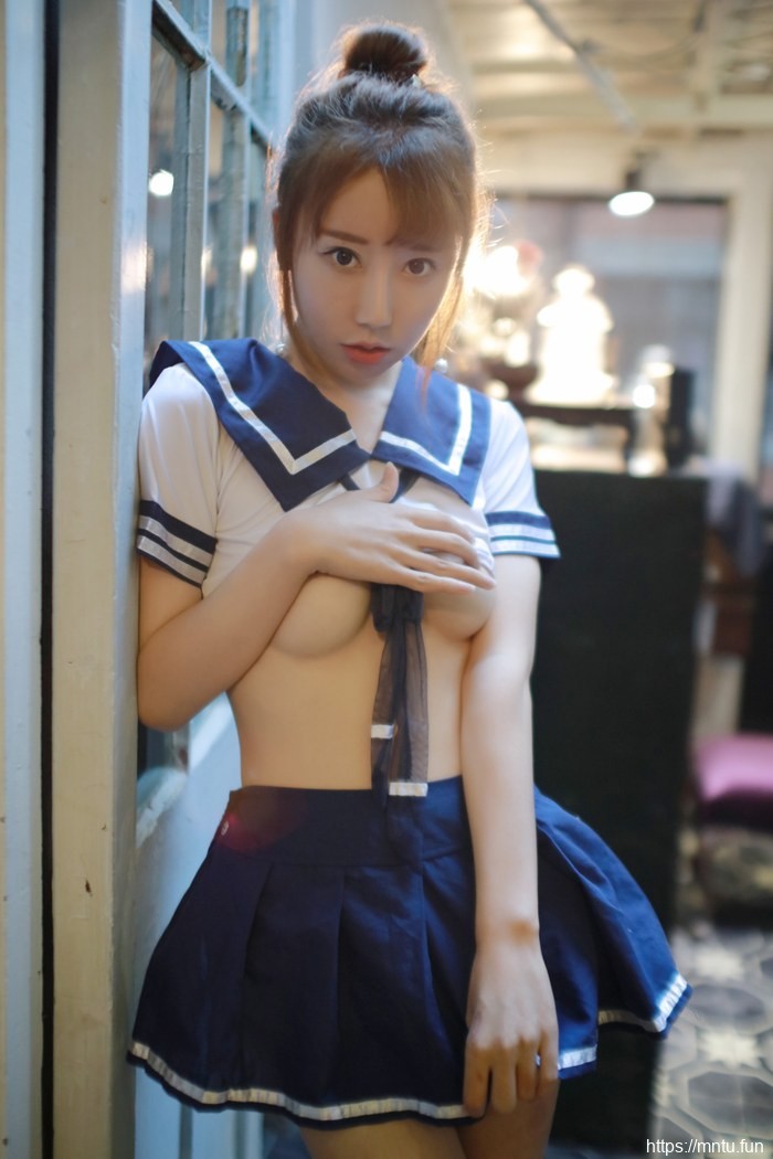 青春妹子图夏笑笑野外人体艺术尽显青春靓丽！